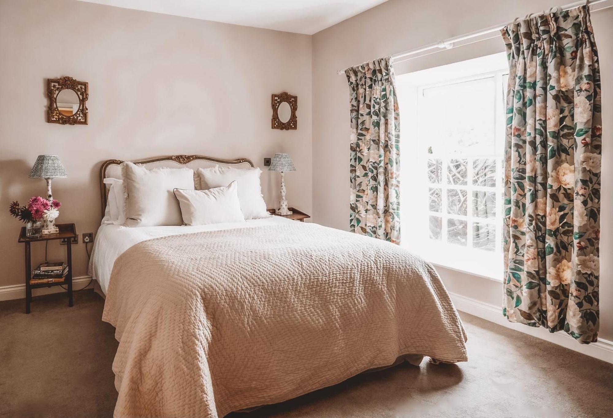 The Hare & Hounds Inn Bowland Bridge Room photo