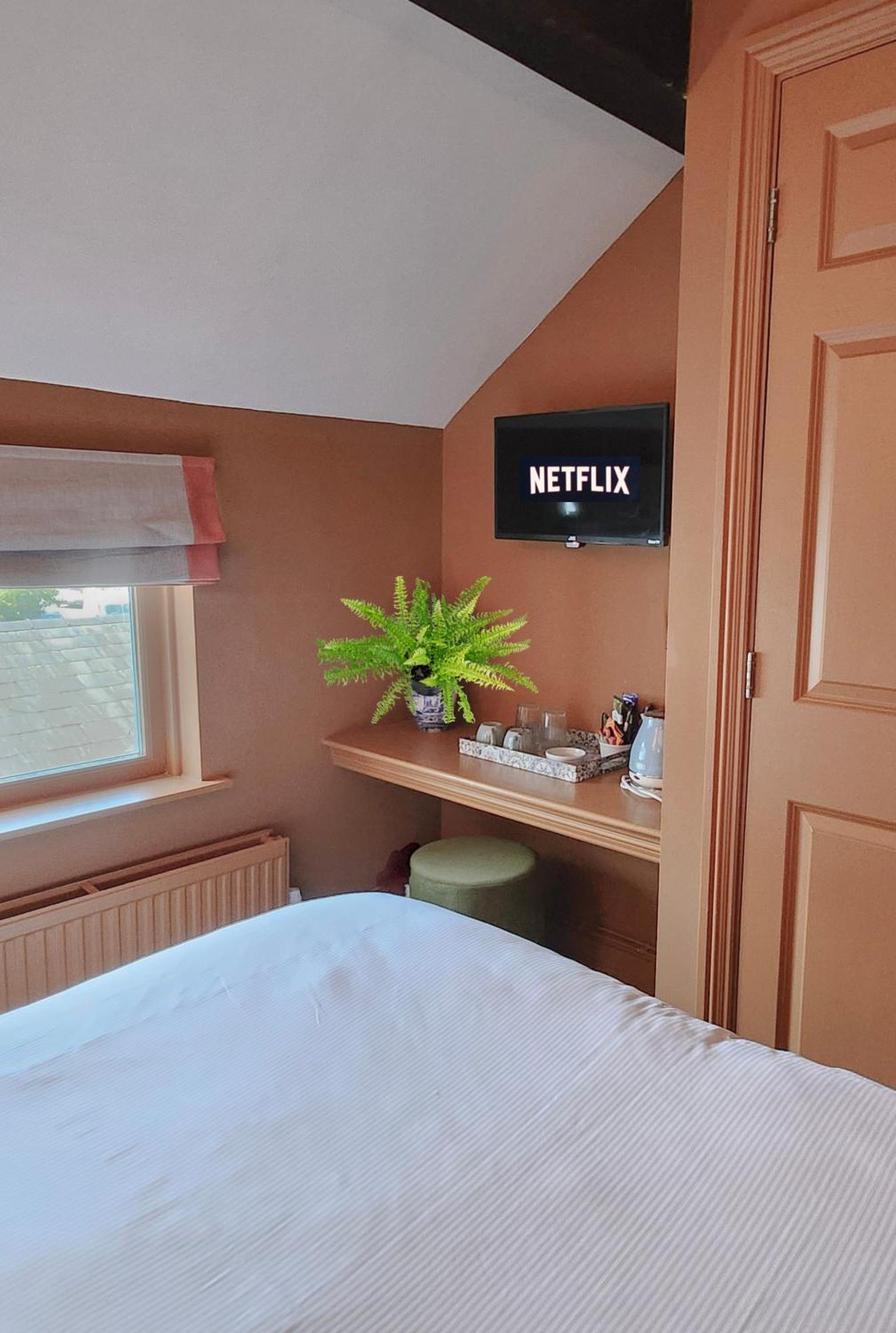 The Hare & Hounds Inn Bowland Bridge Room photo
